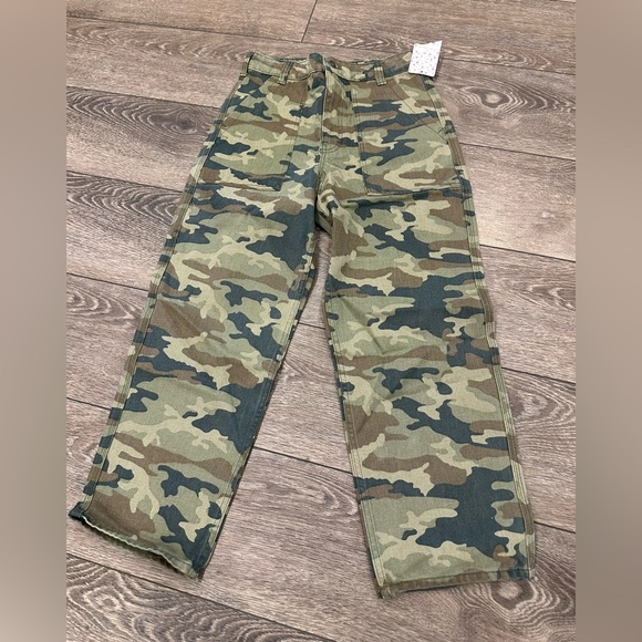 Free  People Remy crop camouflage pants 28 NWT - Picture 2 of 9